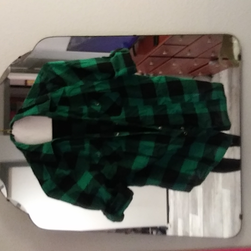 3/4 sleeve Green and Black plaid